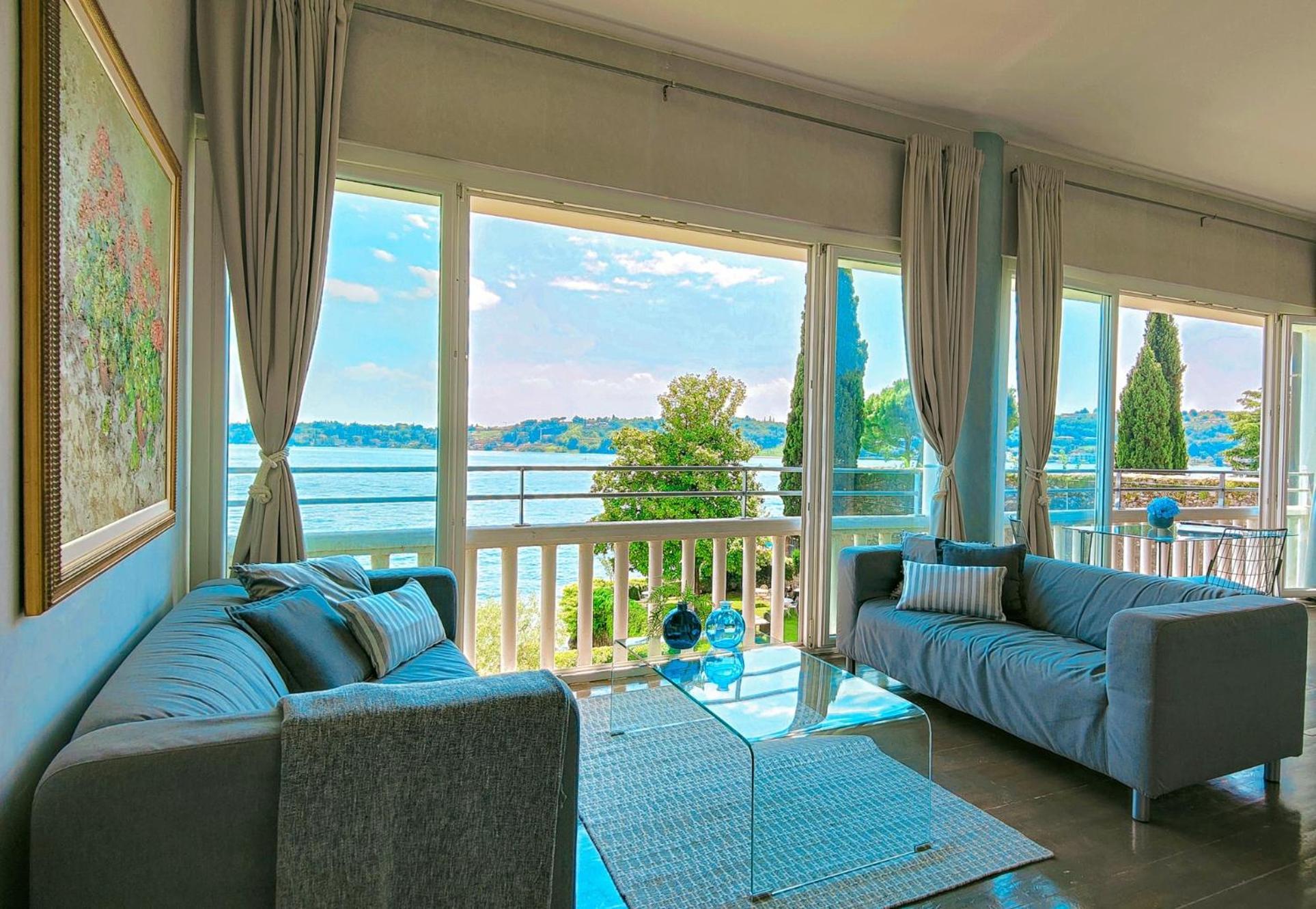 Luxury Lakeside Apartment Right On The Water 萨罗 外观 照片