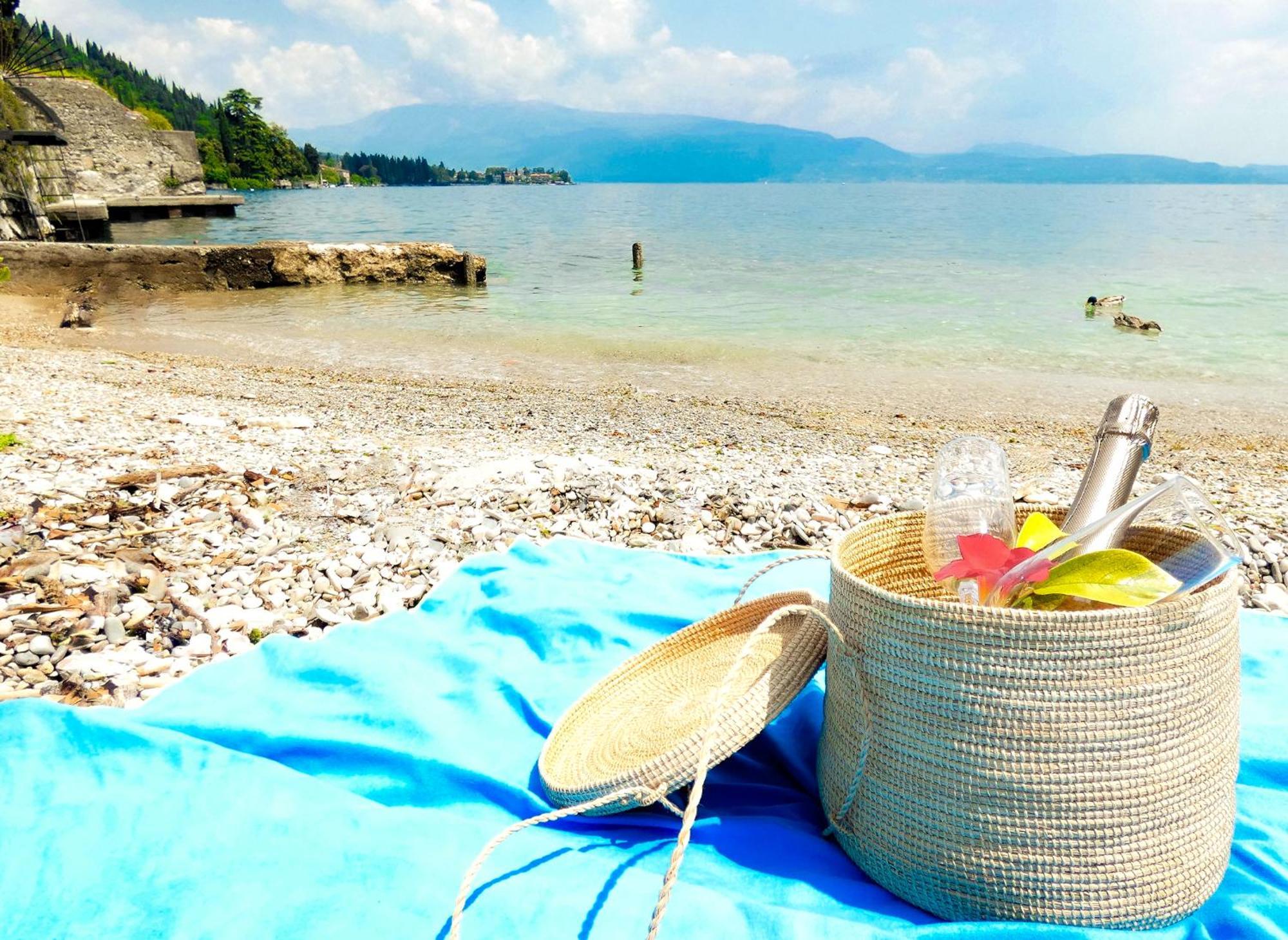Luxury Lakeside Apartment Right On The Water 萨罗 外观 照片