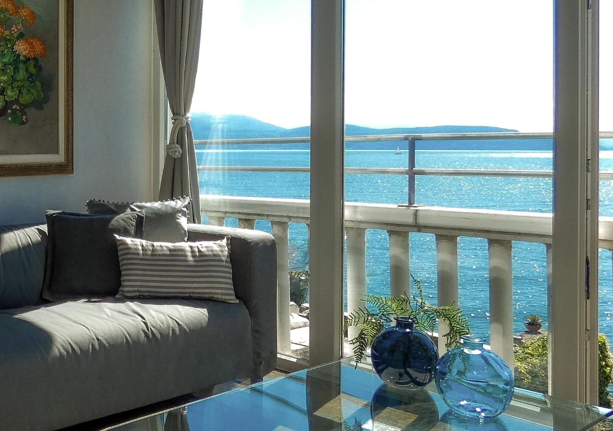 Luxury Lakeside Apartment Right On The Water 萨罗 外观 照片